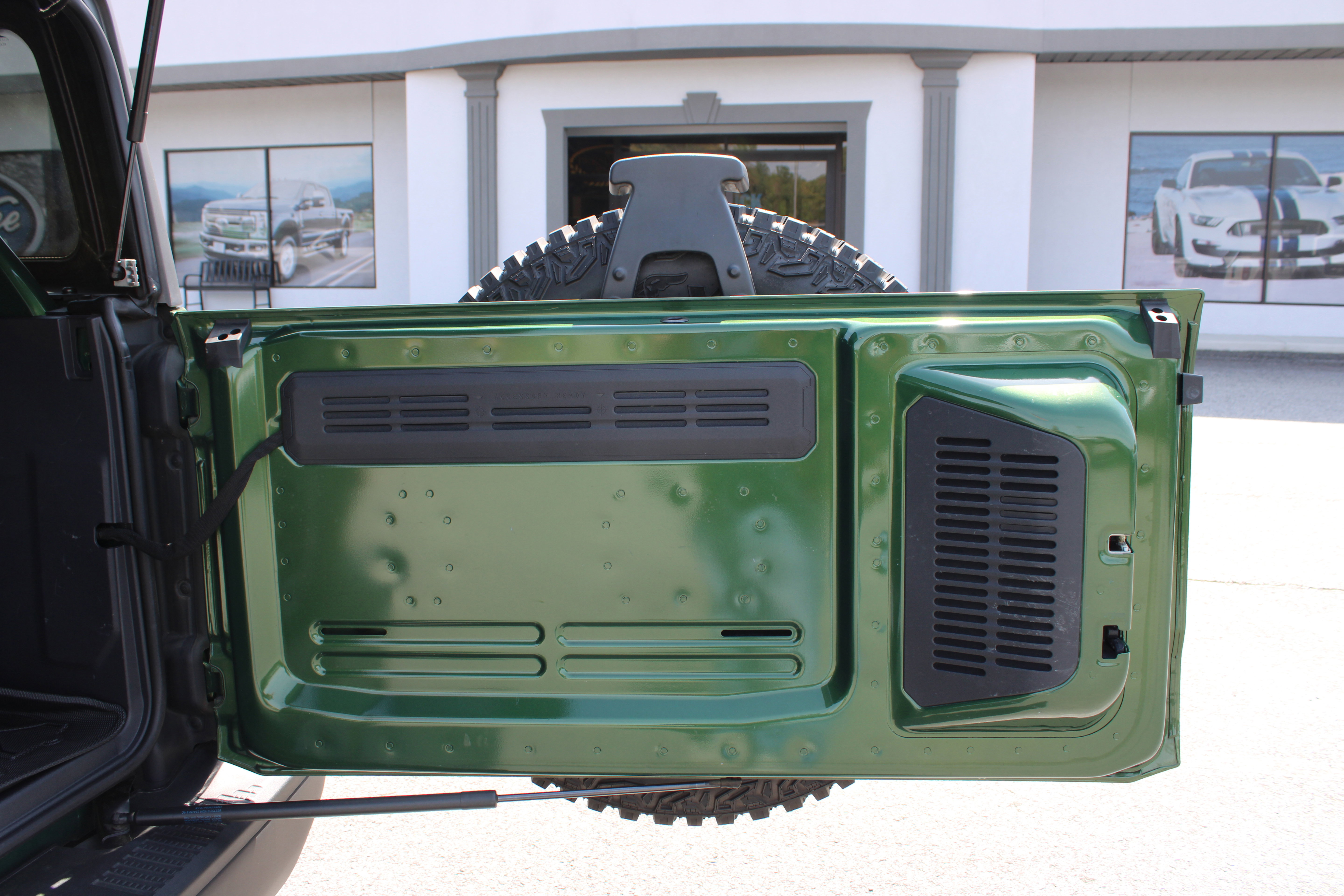 Used 2023 Ford Bronco Everglades image 14