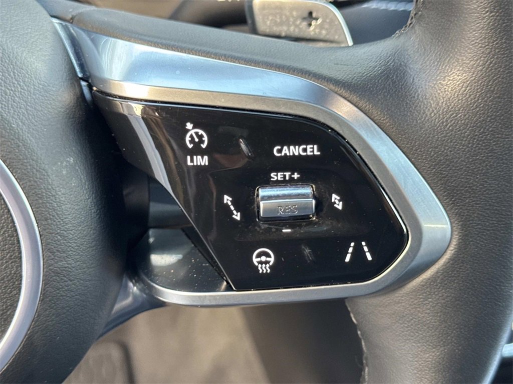 Used 2024 Jaguar XF R-Dynamic SE image 27