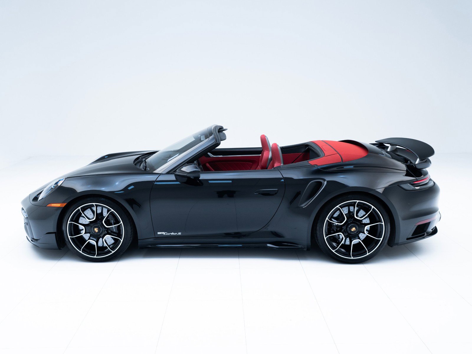 Used 2025 Porsche 911 Turbo image 2