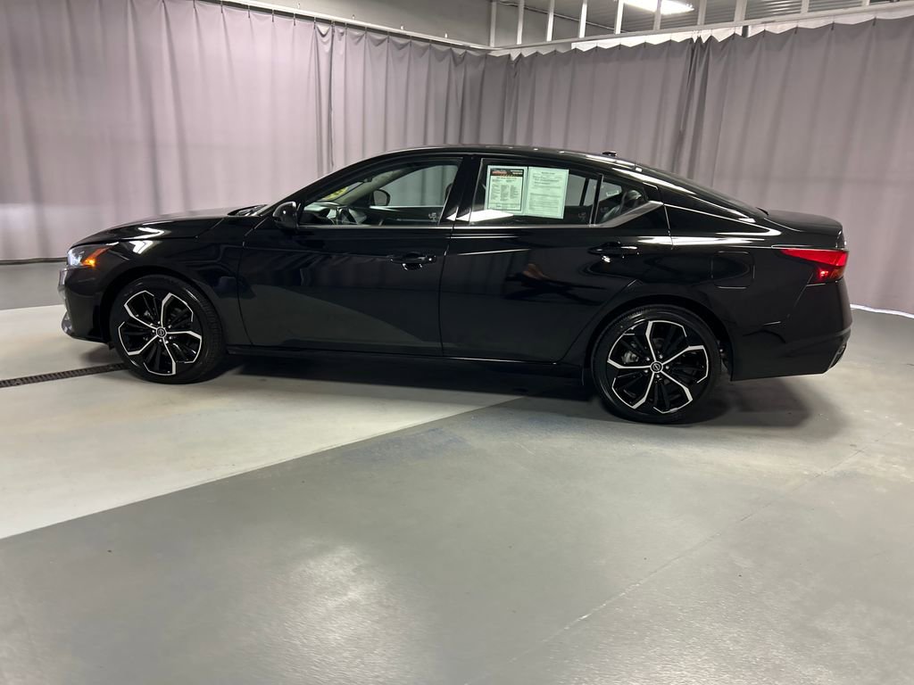 Used 2025 Nissan Altima 2.5 SR AWD/4WD image 4
