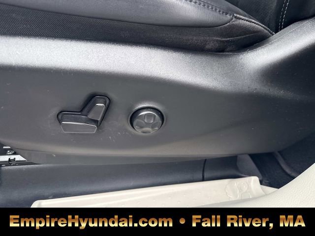 Used 2023 Chrysler Pacifica Touring-L image 20