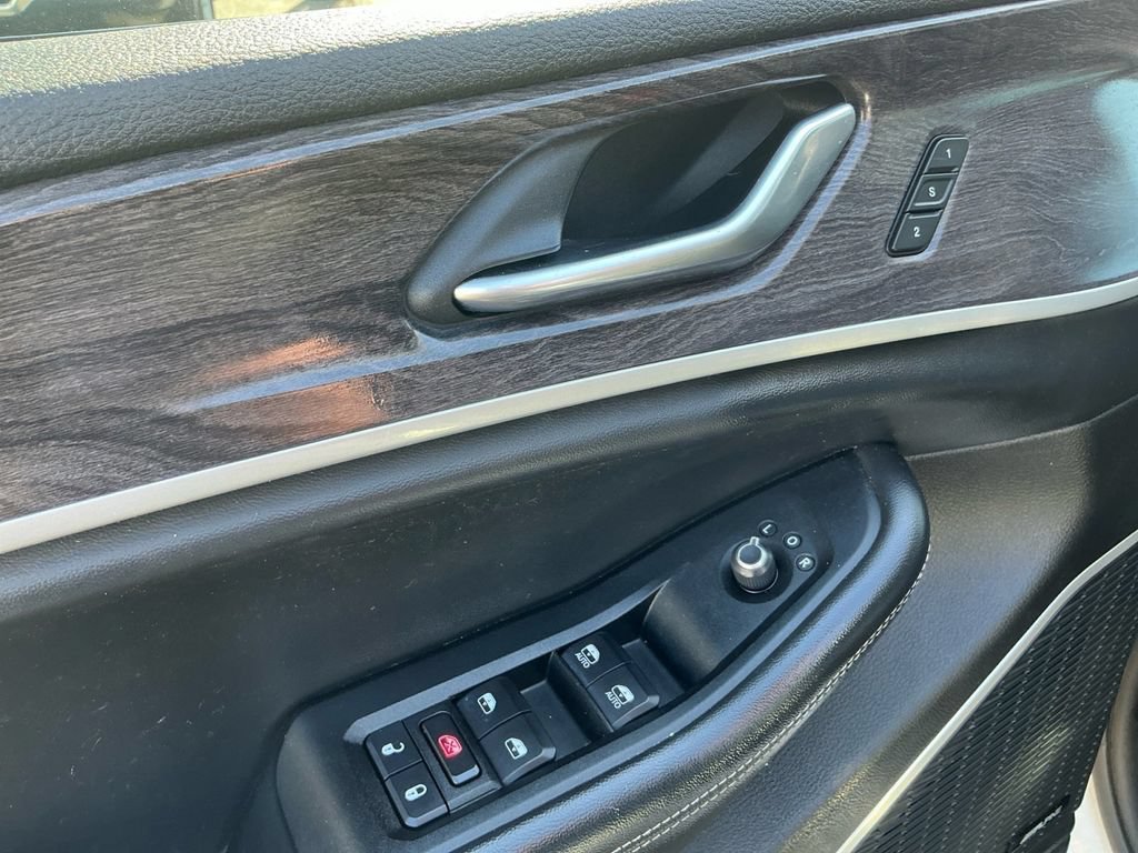 Used 2022 Jeep Grand Cherokee L Limited w/ Luxury Tech Group II RWD image 16