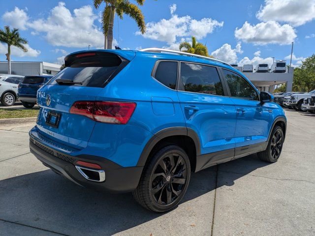 Used 2023 Volkswagen Taos SE w/ Black Wheel Package image 4