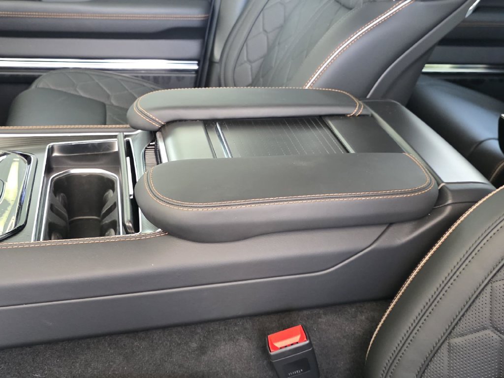 New 2026 Jeep Grand Wagoneer Summit AWD/4WD image 9