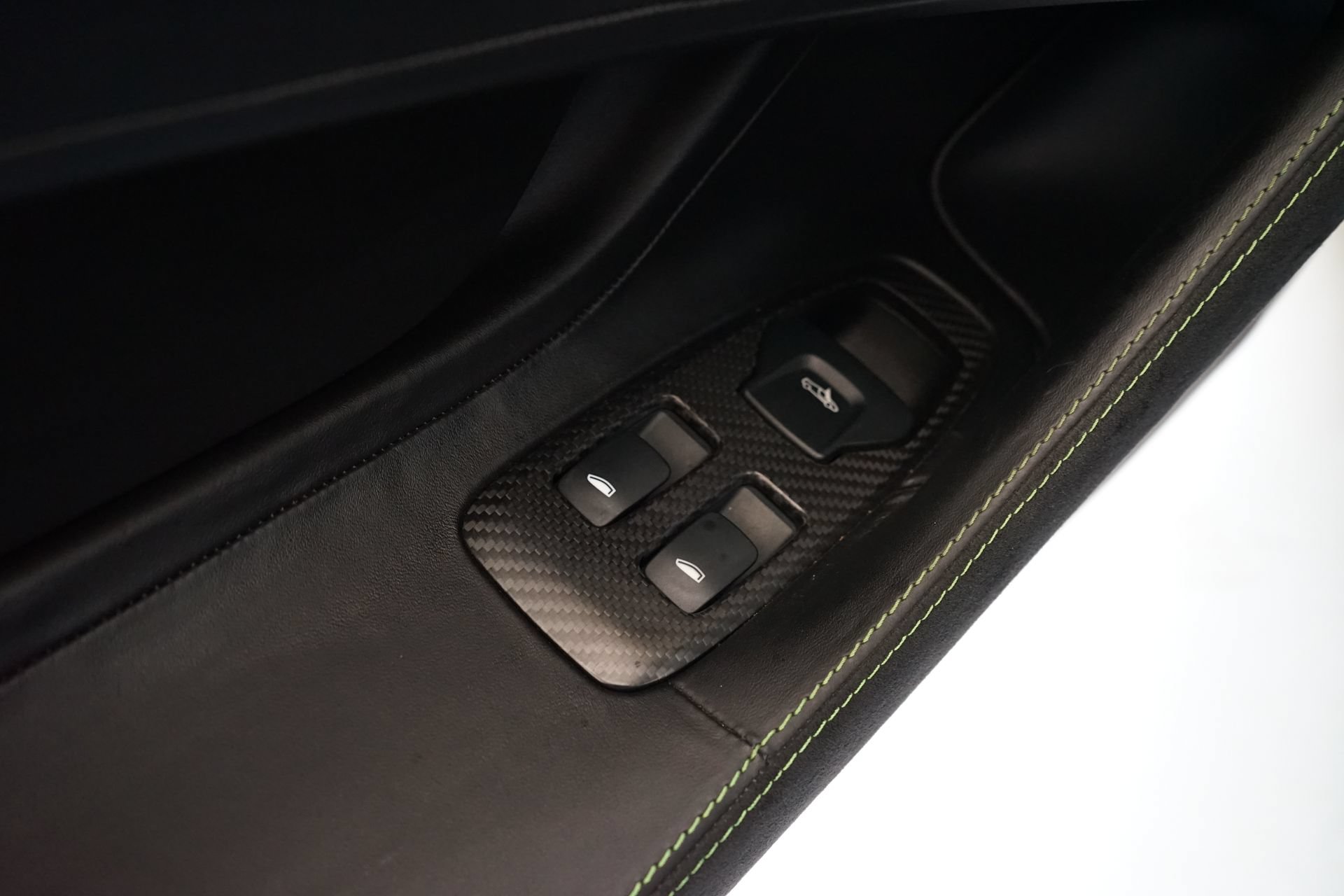 Used 2017 McLaren 570S RWD image 24