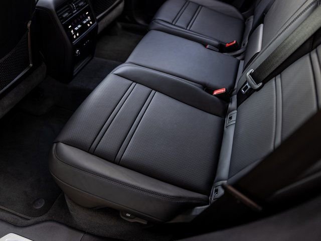 Certified 2025 Porsche Cayenne S AWD/4WD image 39