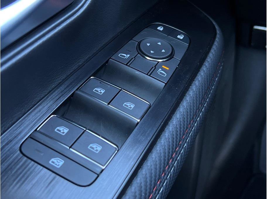 New 2025 Nissan Kicks SR FWD image 19