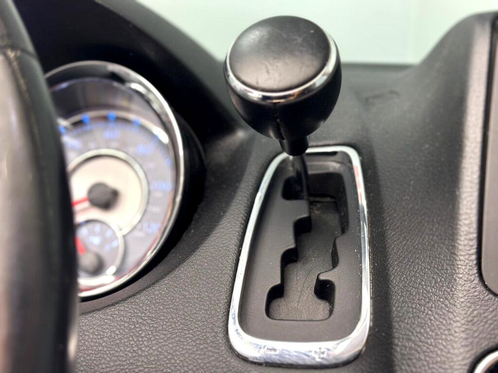 Used 2014 Chrysler Town & Country Touring image 21