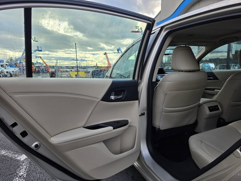 Certified 2017 Honda Accord EX-L image 15