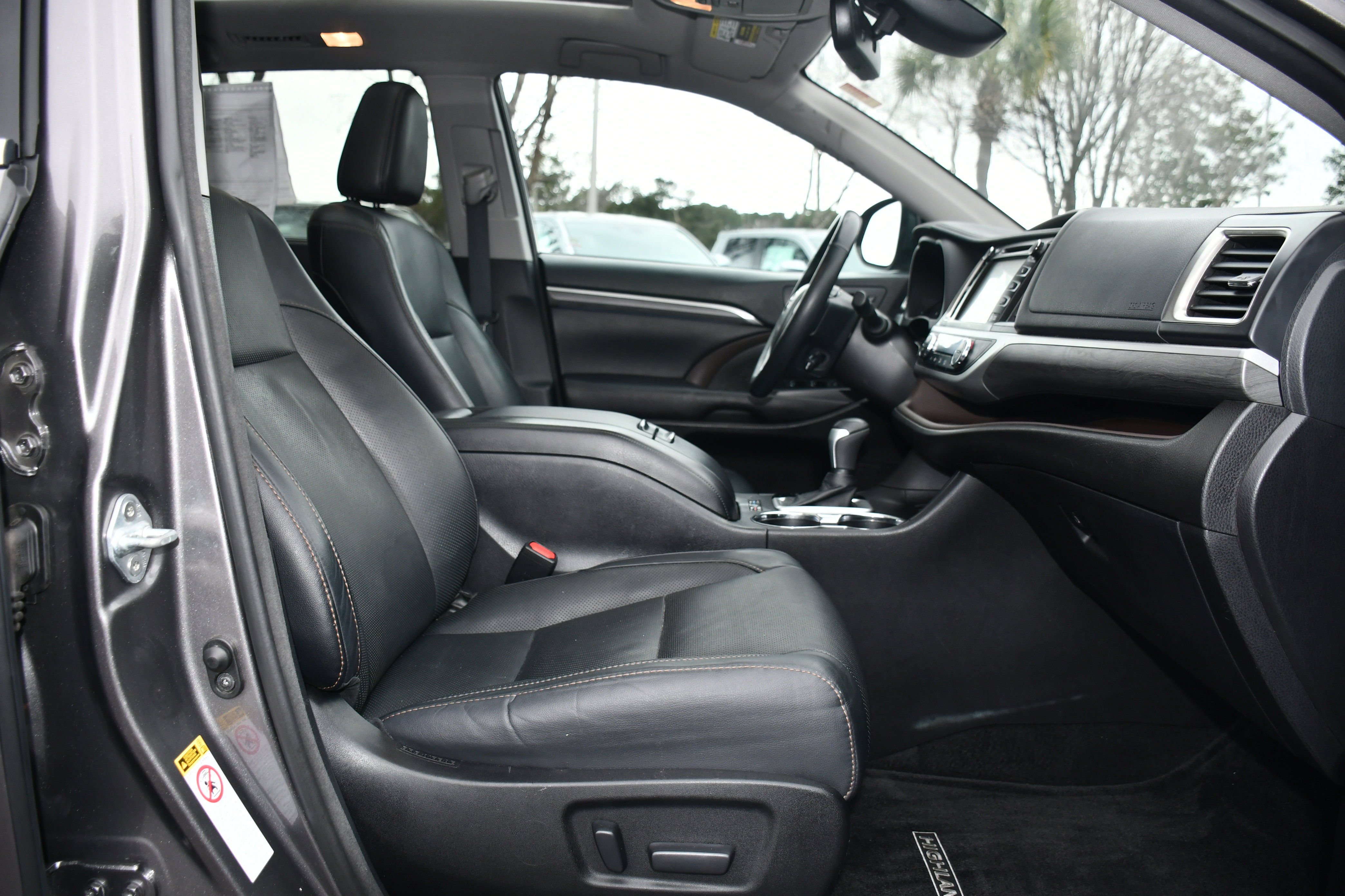 Used 2017 Toyota Highlander Limited Platinum image 23