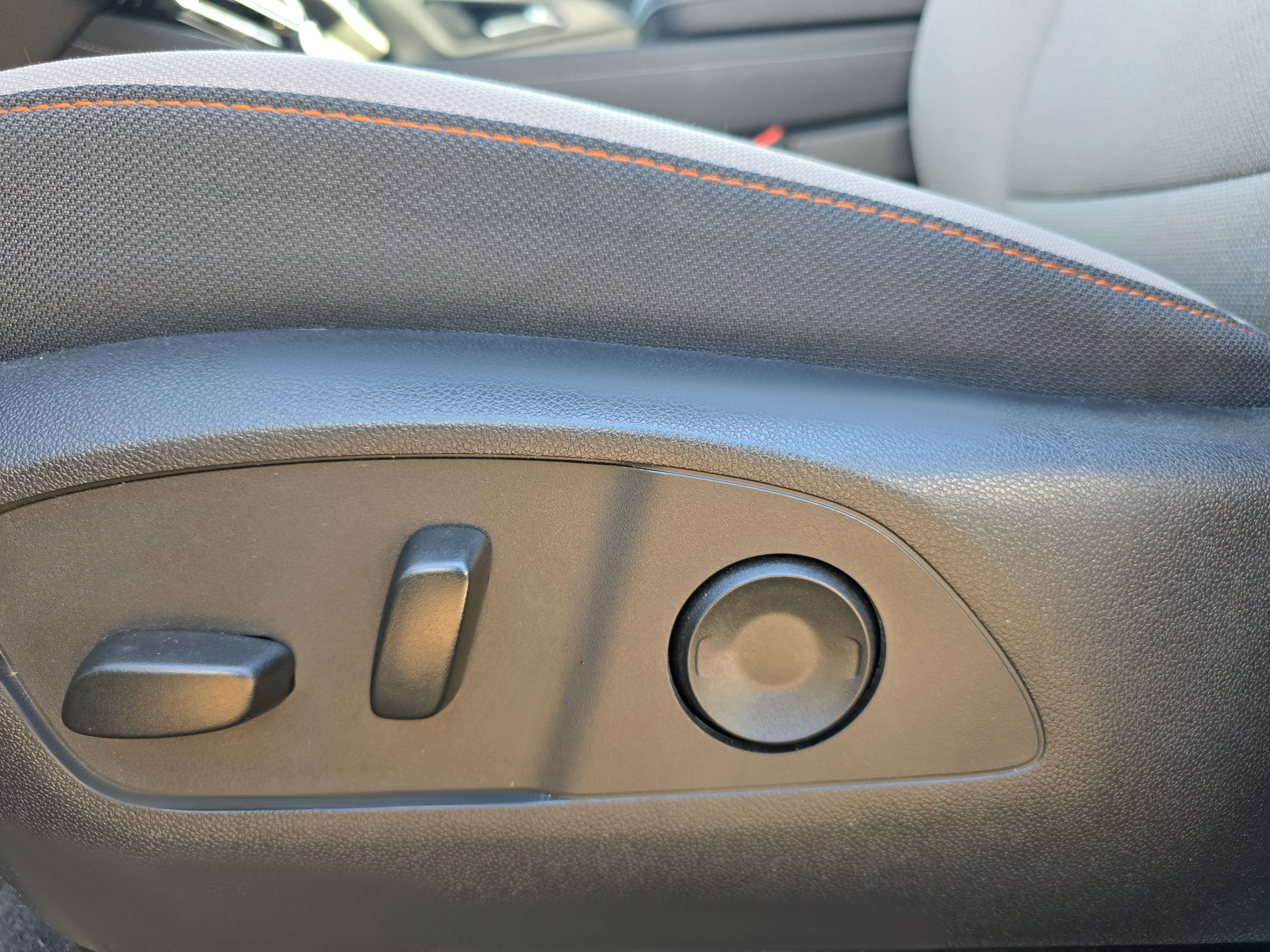 Used 2025 Chevrolet Traverse LT w/ Sun and Wheel Package image 24