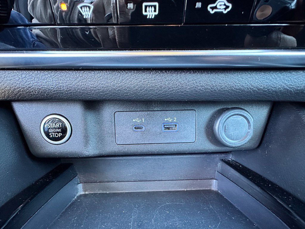 Used 2023 Nissan Rogue S AWD/4WD image 32