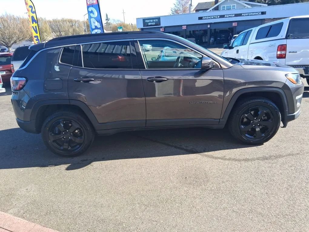 Used 2018 Jeep Compass Latitude w/ Popular Equipment Group AWD/4WD image 4