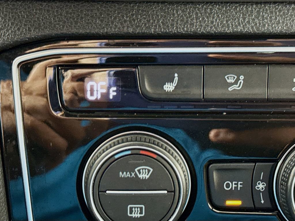 Used 2022 Volkswagen Atlas Cross Sport SE FWD image 21