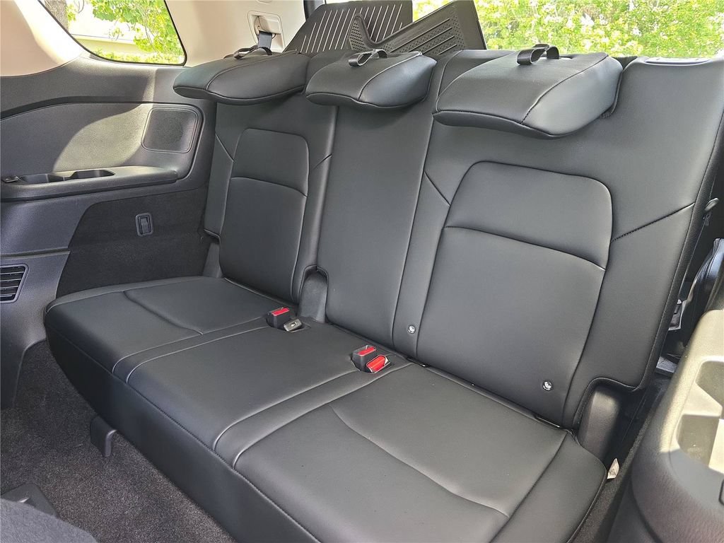 Used 2025 Nissan Pathfinder Platinum FWD image 14