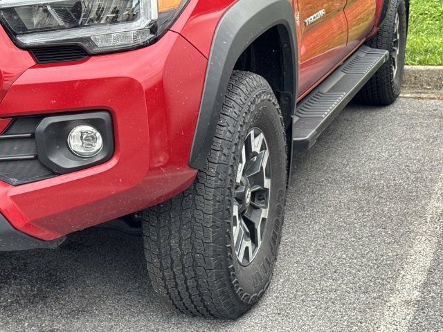 Used 2023 Toyota Tacoma TRD Off-Road w/ Technology Package AWD/4WD image 5