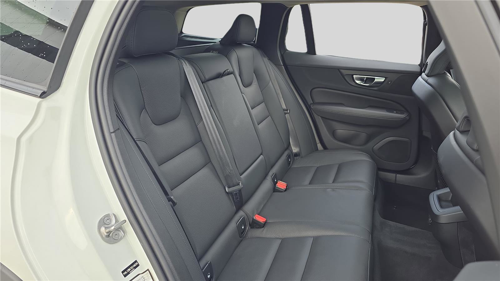 Used 2025 Volvo V60 B5 Cross Country Plus AWD/4WD image 20