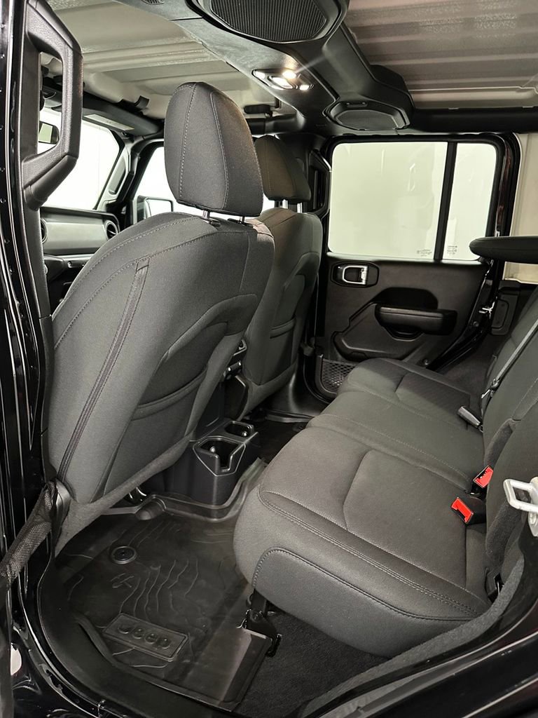 Used 2022 Jeep Wrangler Unlimited Sport image 30