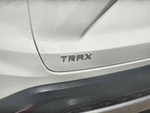 Used 2025 Chevrolet Trax LT FWD image 30