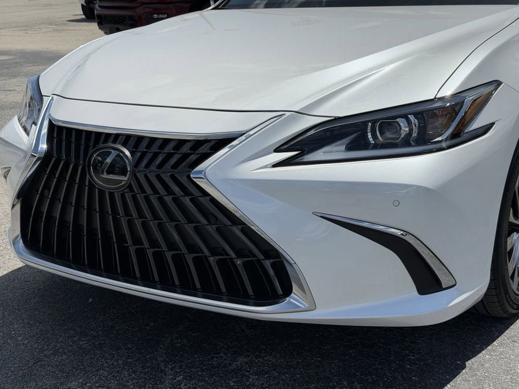 Used 2024 Lexus ES 350 w/ Technology Package FWD image 10