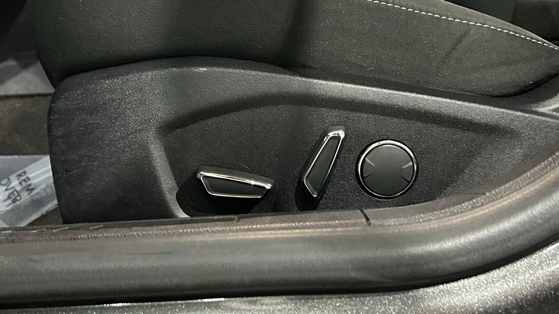 Used 2020 Ford Fusion SE FWD image 26
