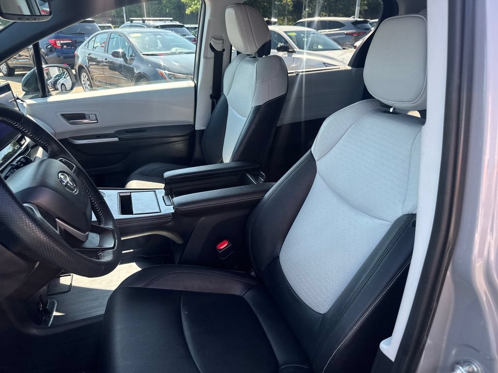 Used 2026 Toyota Sienna XSE AWD/4WD image 17