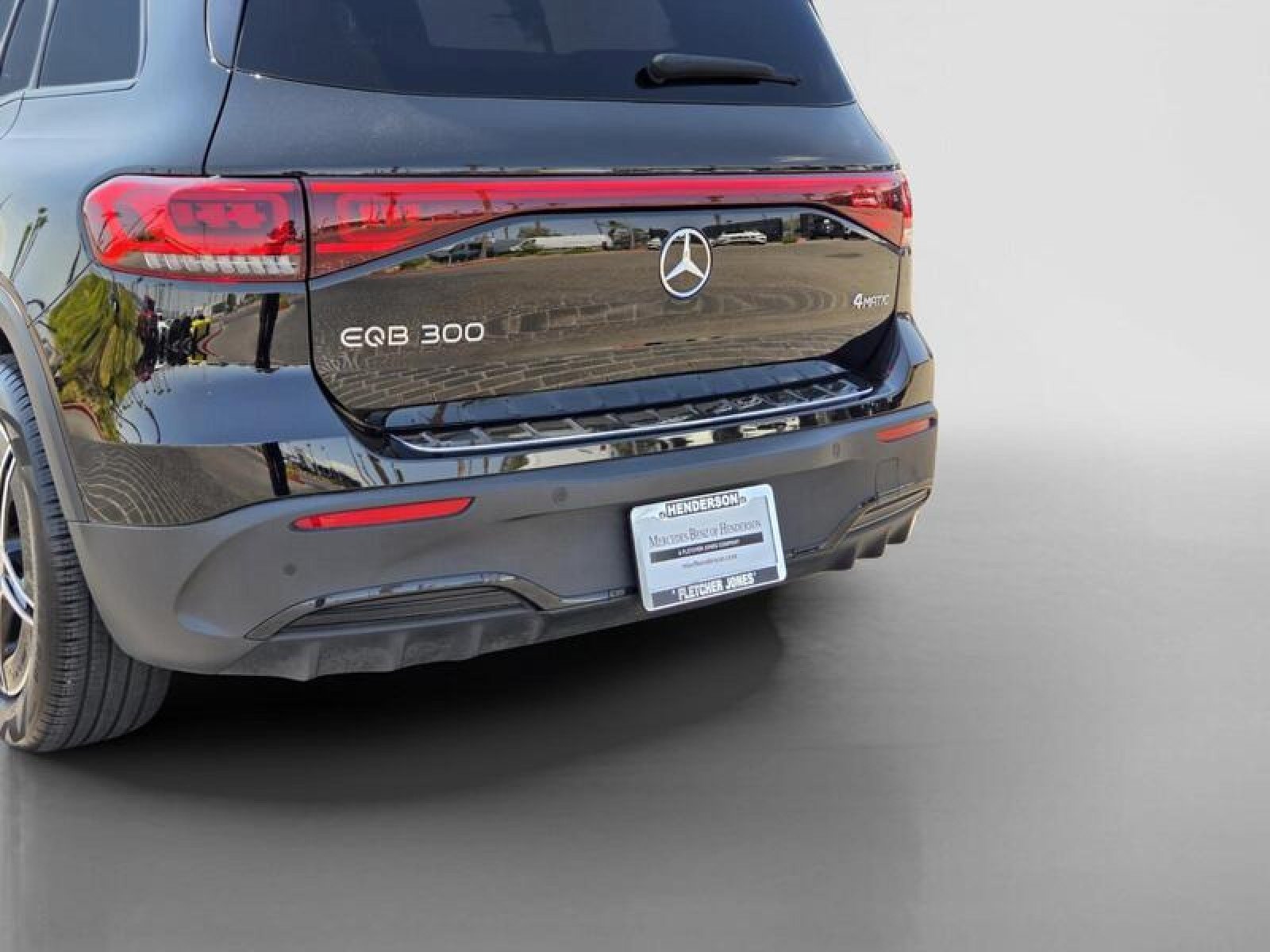 Certified 2023 Mercedes-Benz EQB 300 4MATIC image 4