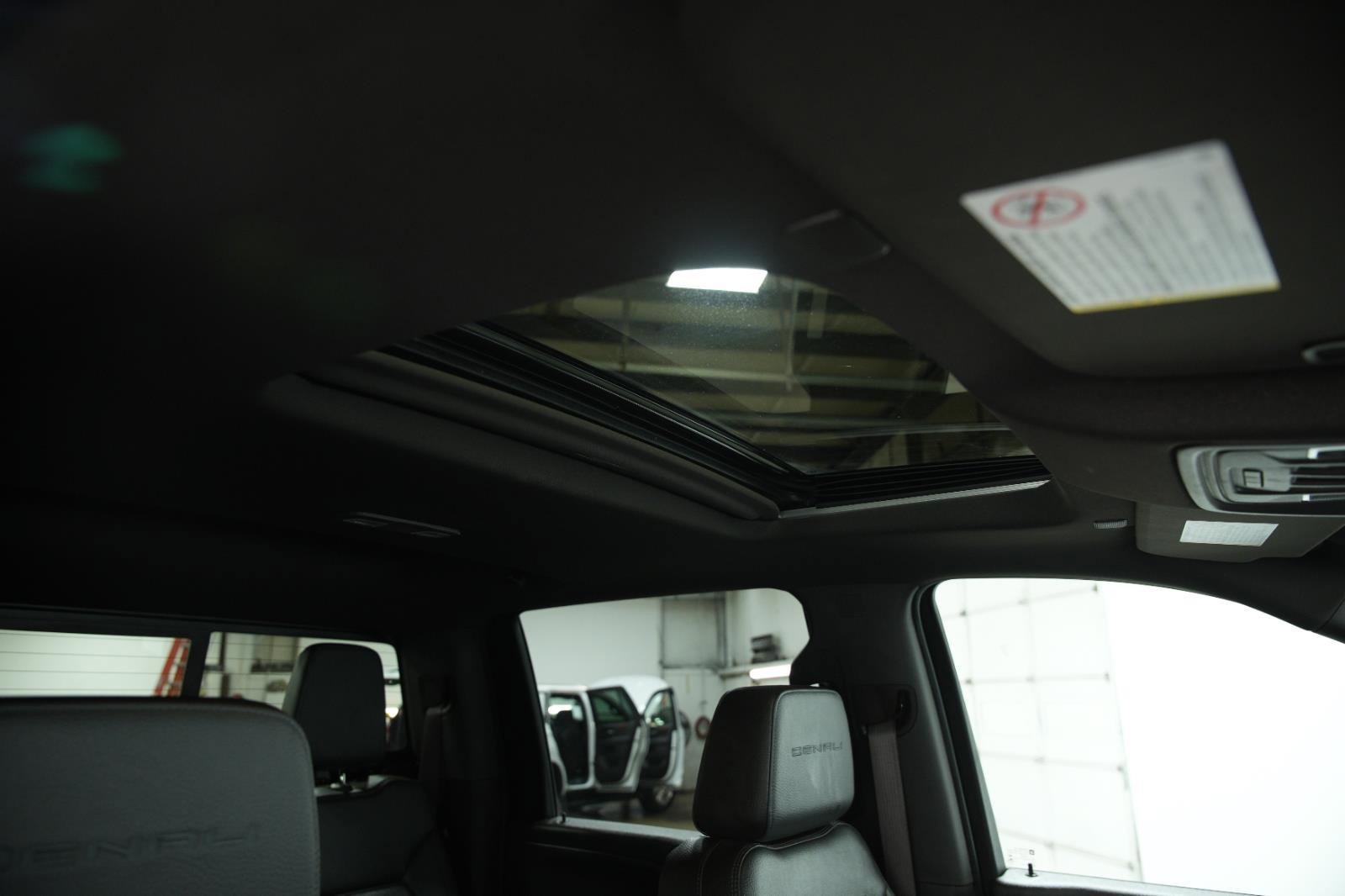 Used 2022 GMC Sierra 3500 Denali w/ Technology Package image 18