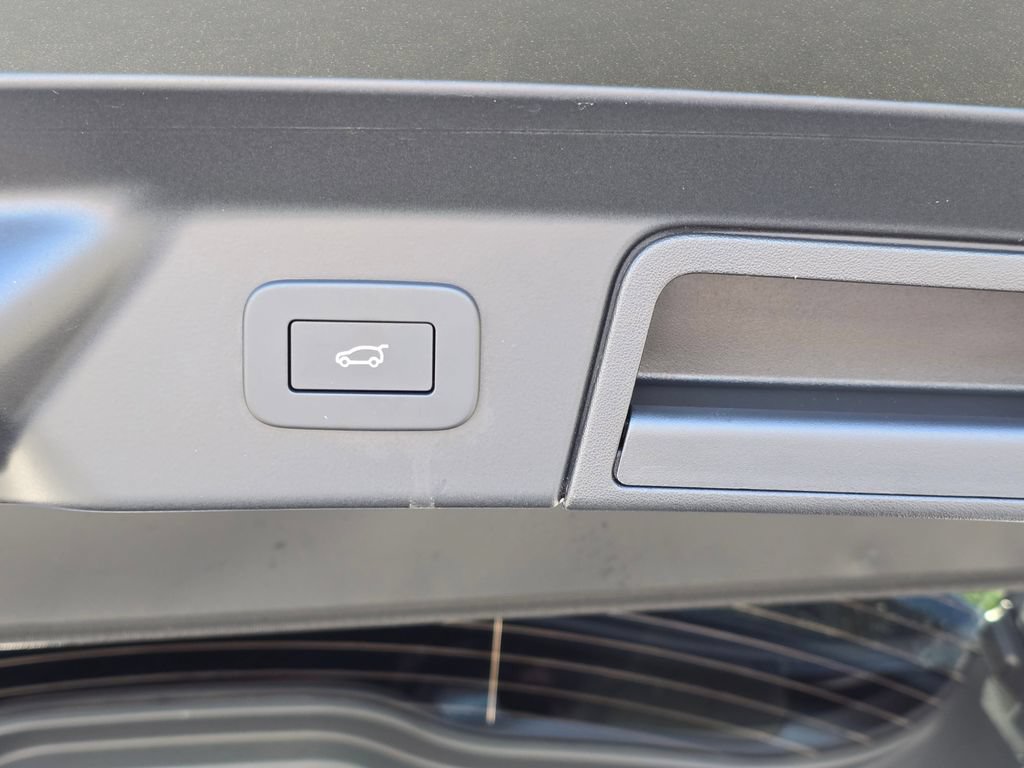 Certified 2025 Land Rover Range Rover Velar Dynamic SE AWD/4WD image 13