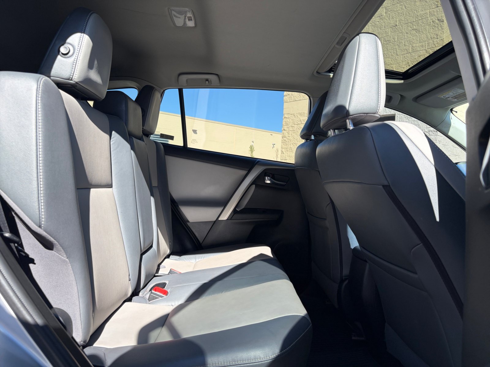 Used 2015 Toyota RAV4 Limited w/ Technology Package AWD/4WD image 33