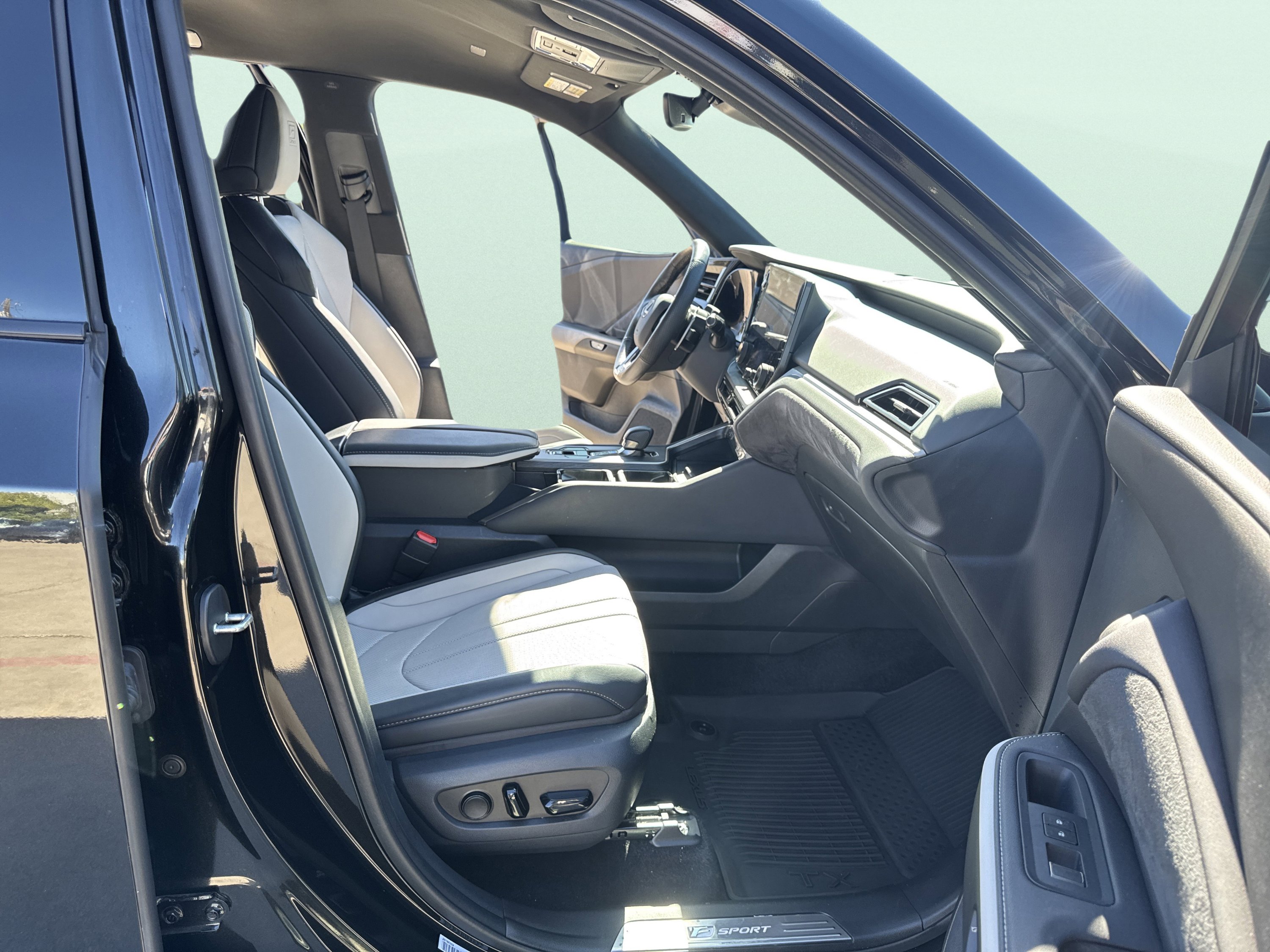 Used 2024 Lexus TX 500h AWD w/ Technology Package image 36