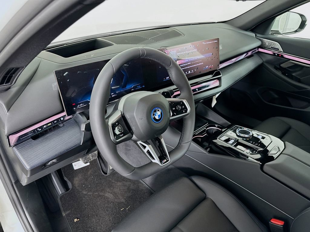 Used 2026 BMW 550e xDrive w/ Executive Package AWD/4WD image 9