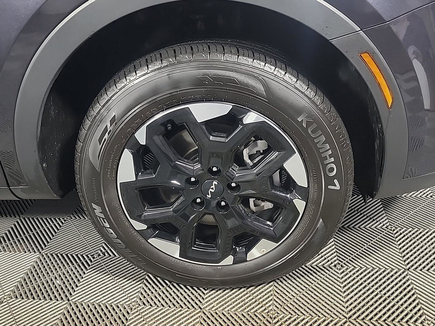 Used 2025 Kia Sorento S image 3