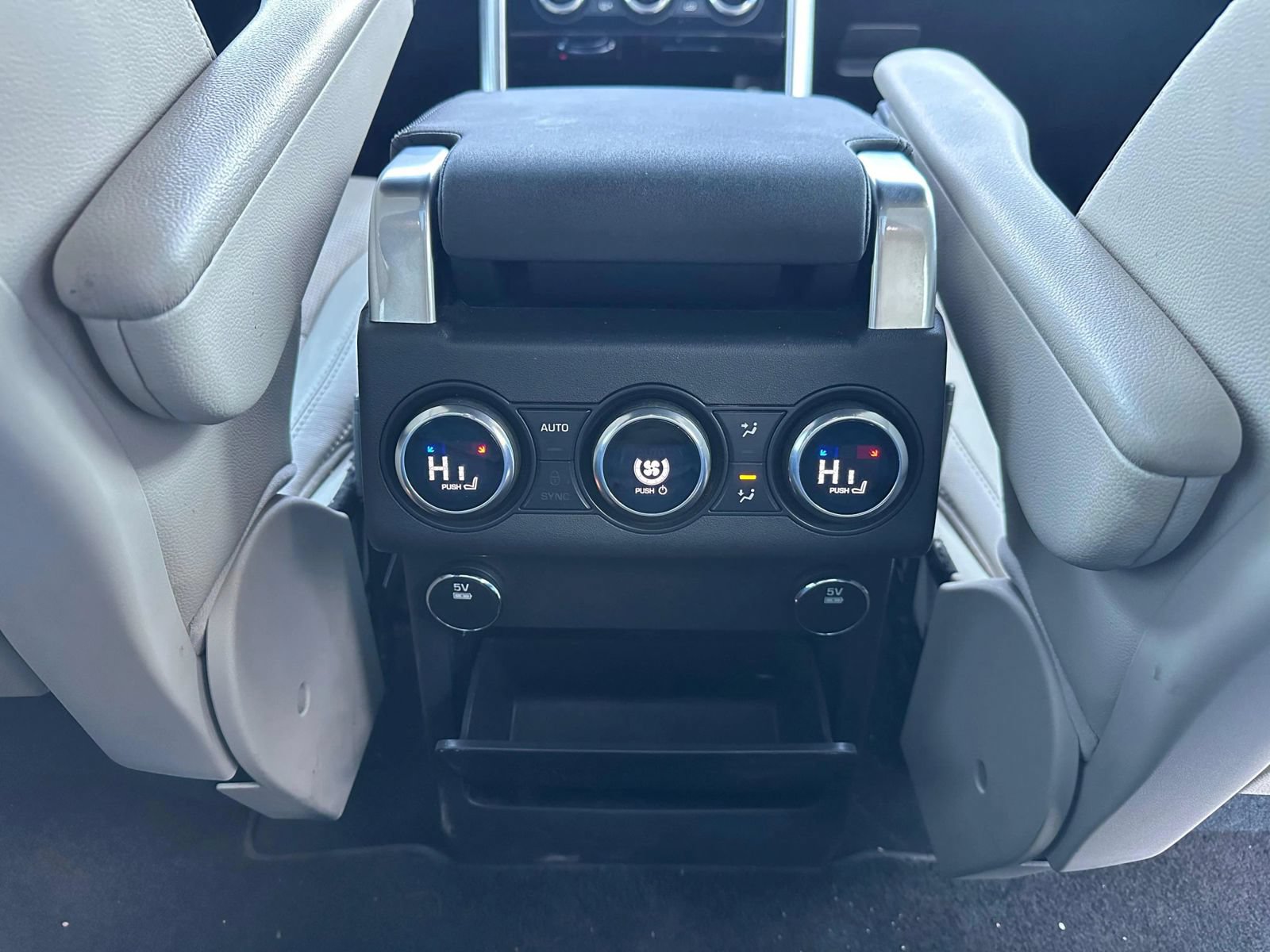 Used 2017 Land Rover Discovery HSE AWD/4WD image 47