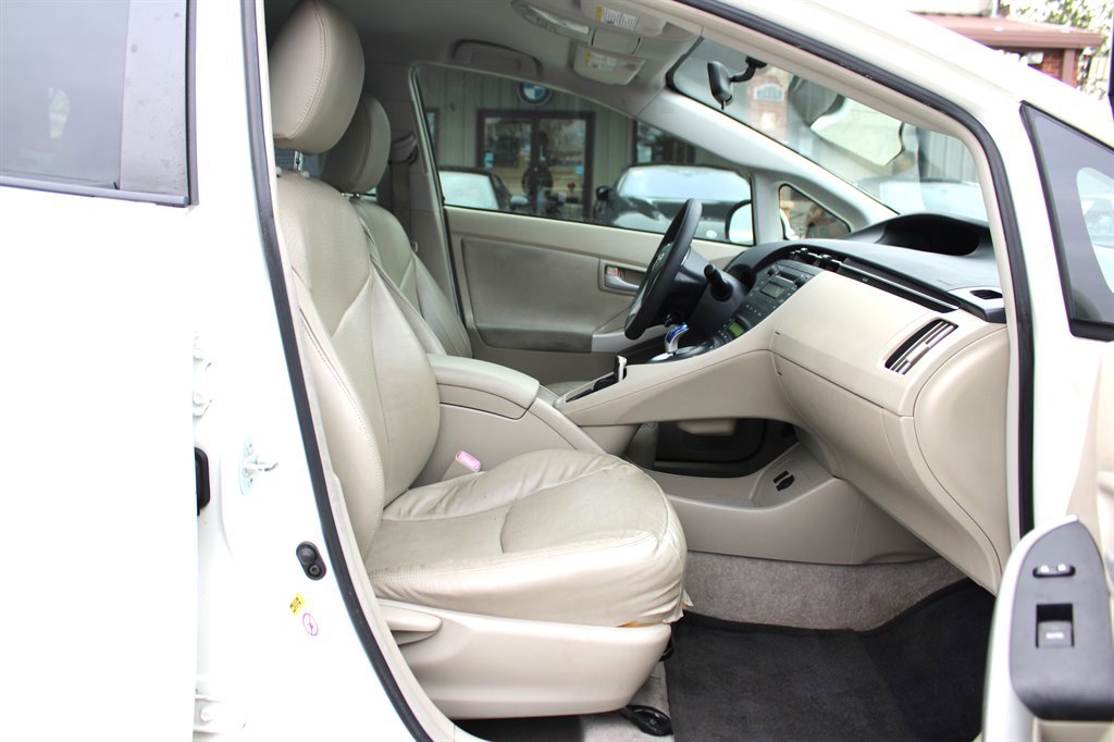 Used 2011 Toyota Prius Five image 16