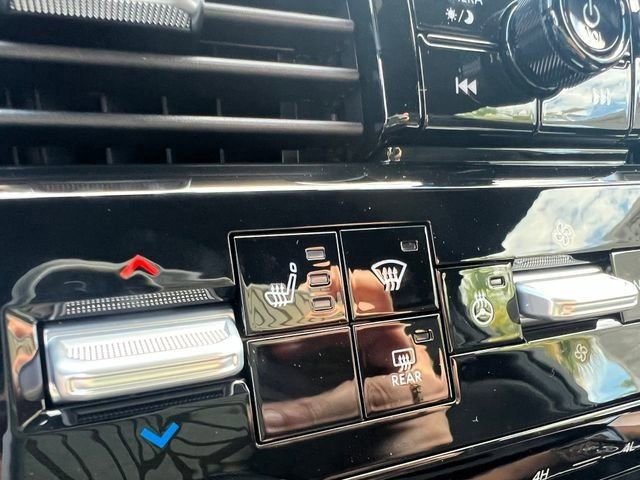 New 2025 Nissan Armada SL w/ Captain's Chari Seat Package image 32