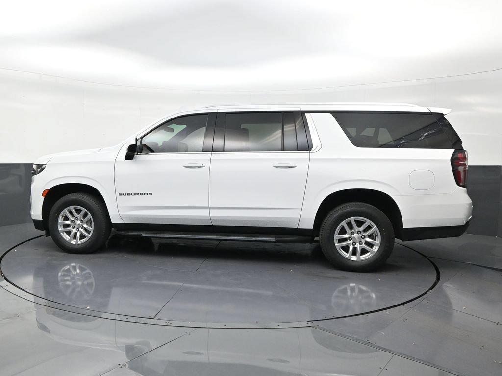 Used 2023 Chevrolet Suburban LS RWD image 2