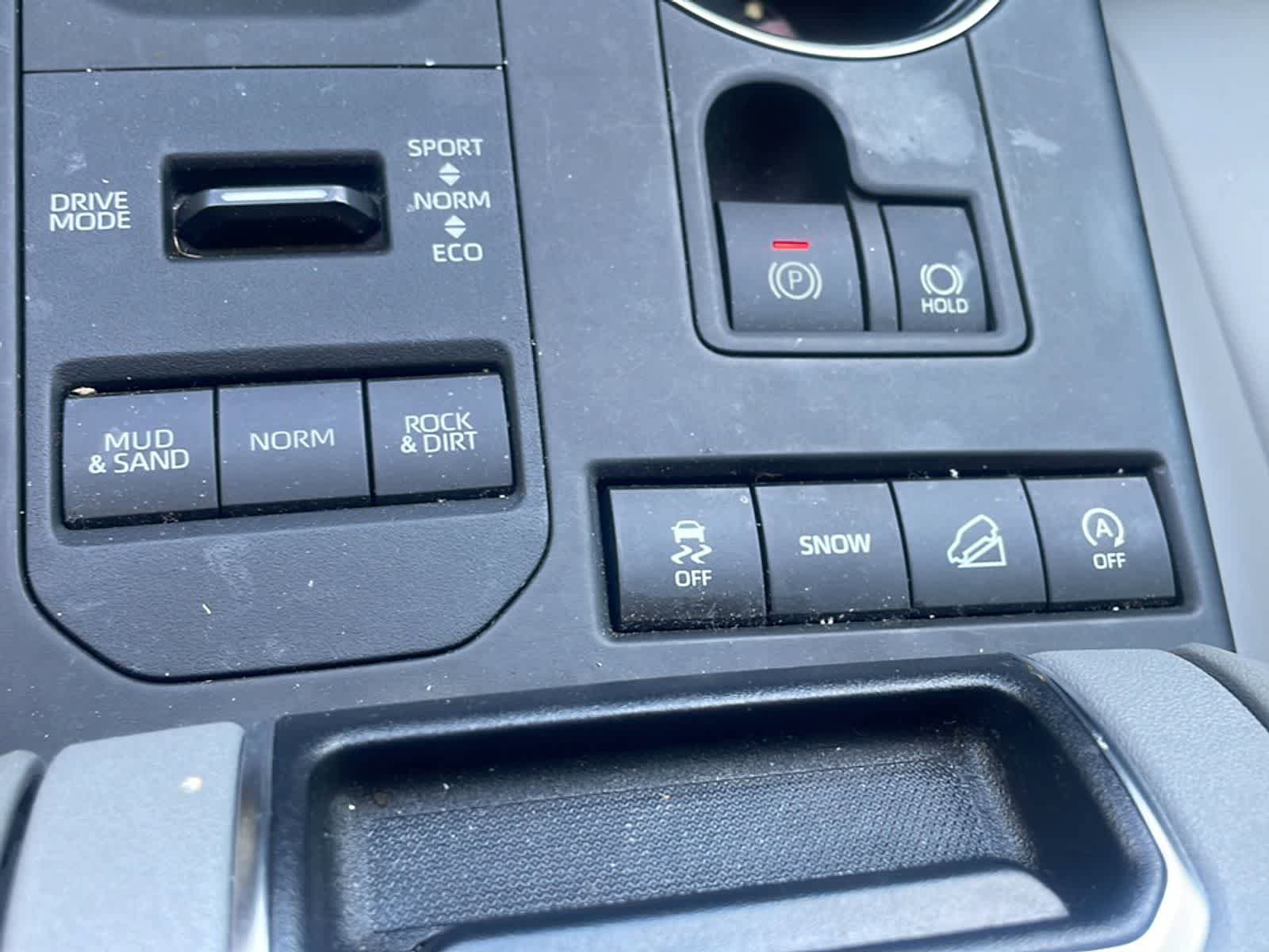 Used 2022 Toyota Highlander XLE AWD/4WD image 20