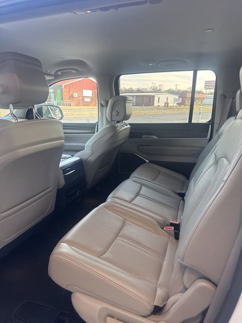 Used 2024 Jeep Wagoneer Series II w/ Flexible Seating Group image 6
