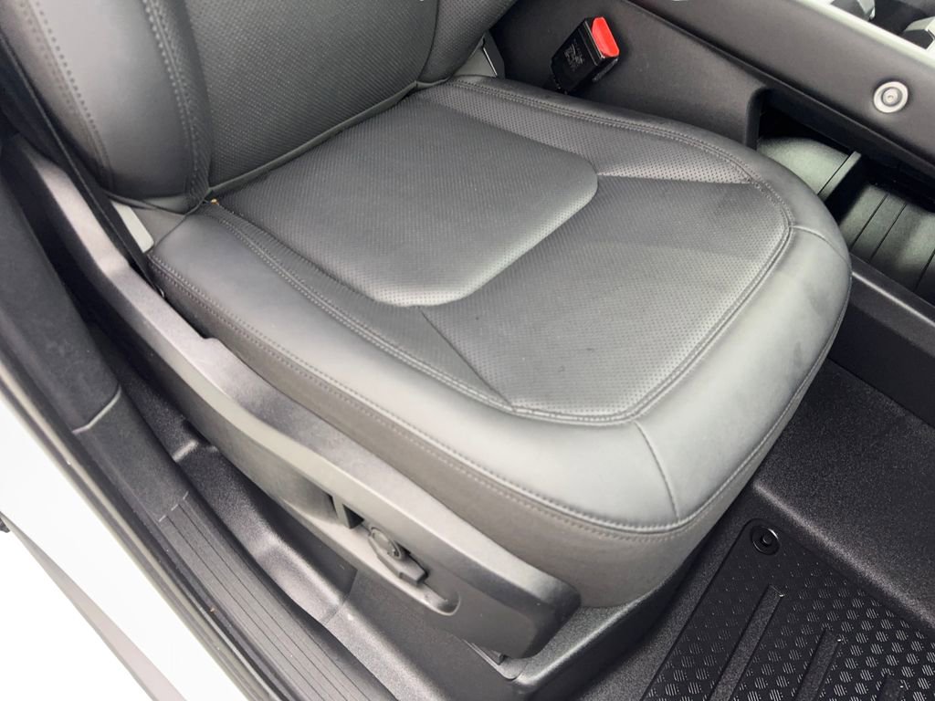 Used 2025 Land Rover Defender 110 S image 44