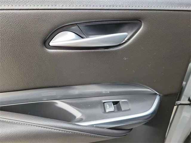 Used 2025 Cadillac XT4 Premium Luxury image 37