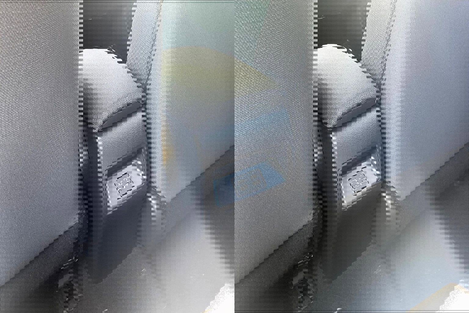 Used 2025 Toyota Corolla LE image 39