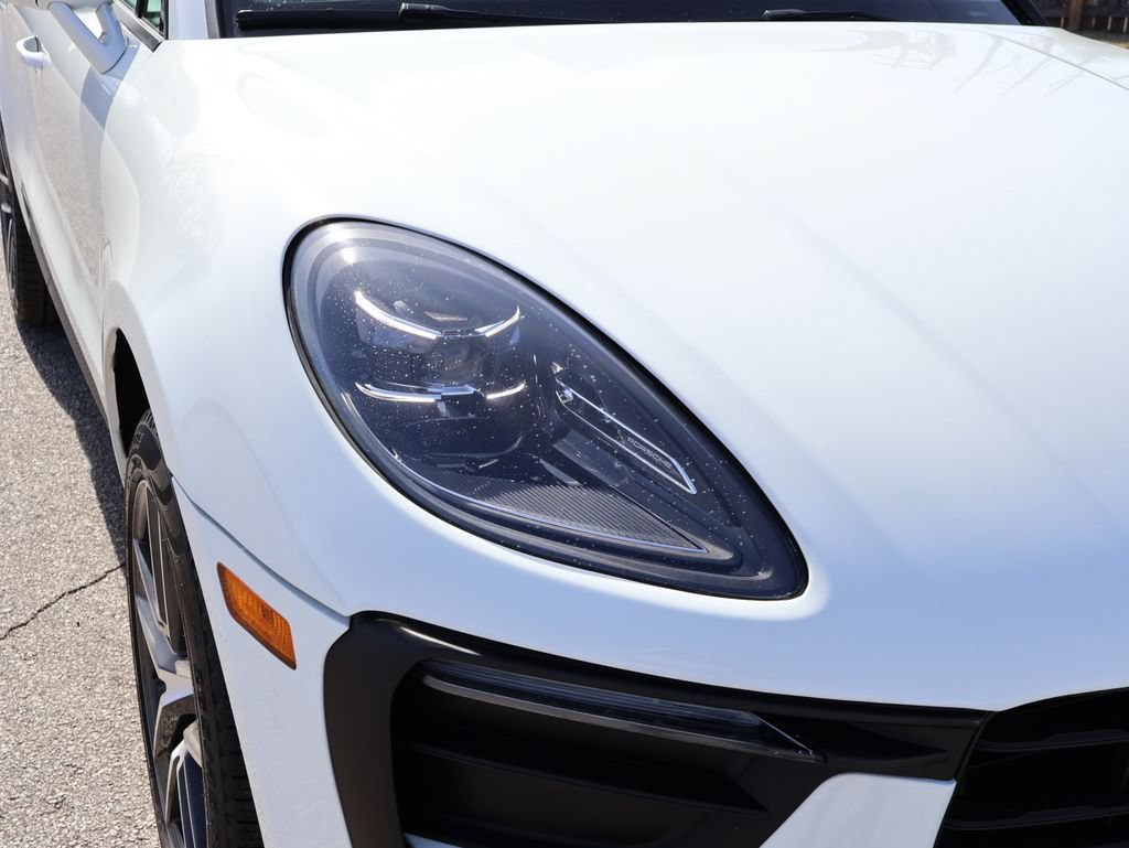 Used 2025 Porsche Macan AWD/4WD image 14