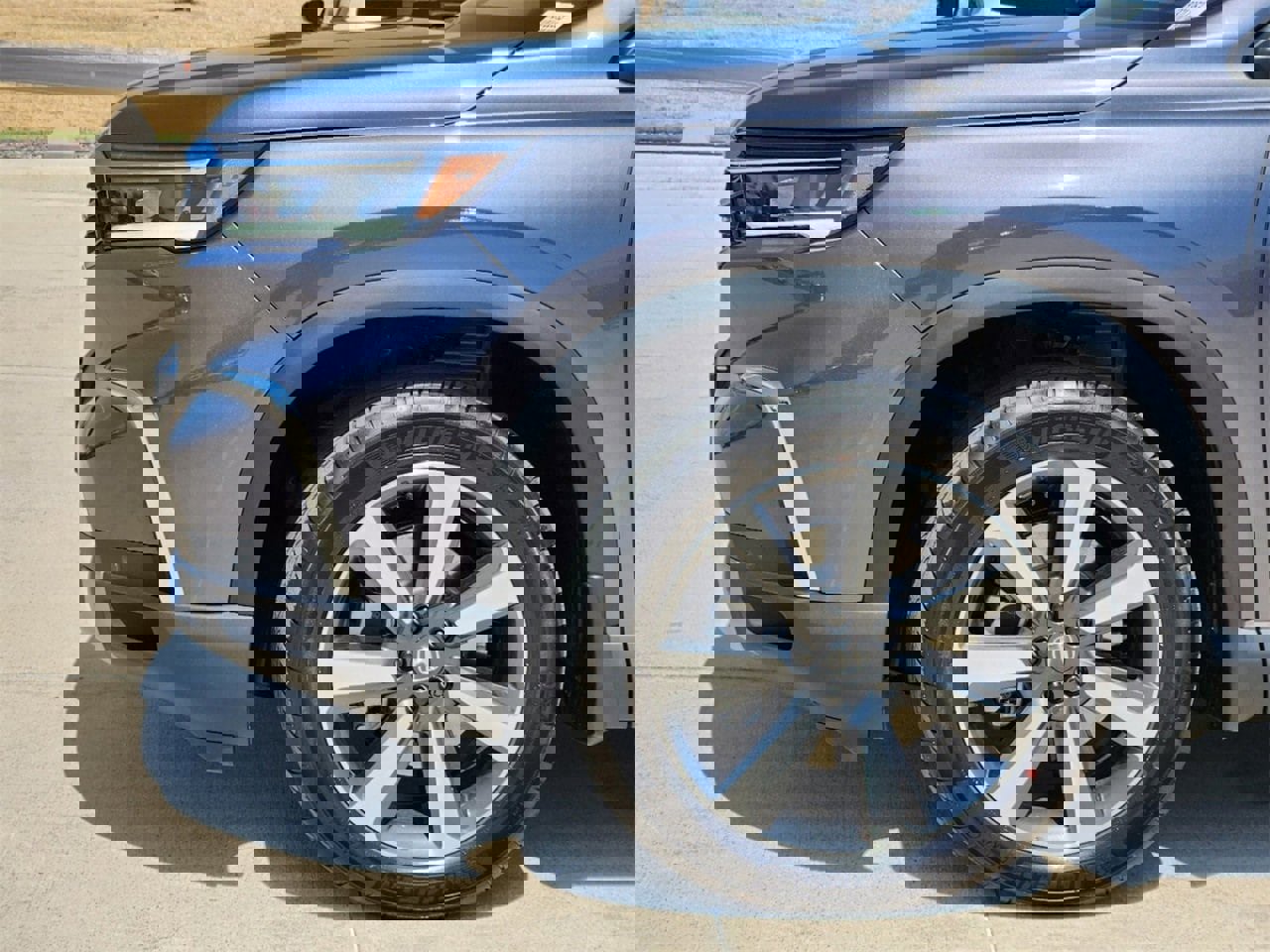 New 2025 Honda Pilot Touring image 5