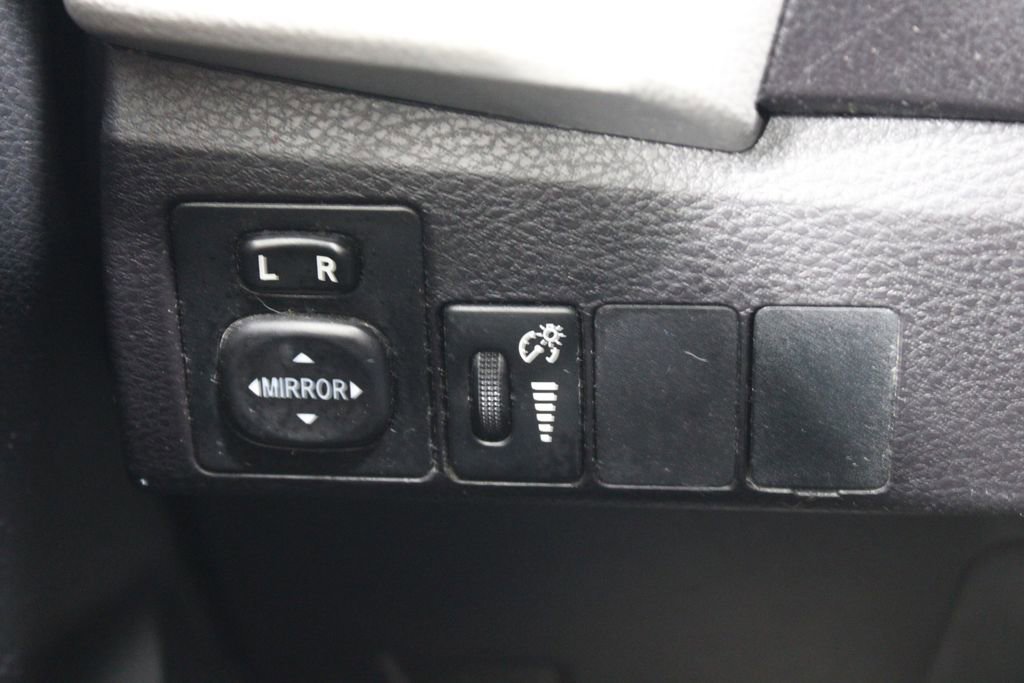 Used 2016 Toyota Corolla LE image 21