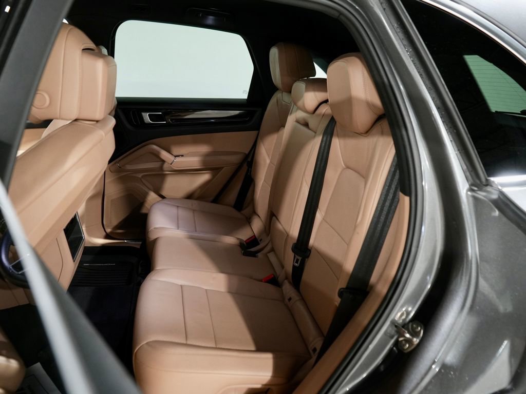 Used 2021 Porsche Cayenne image 28