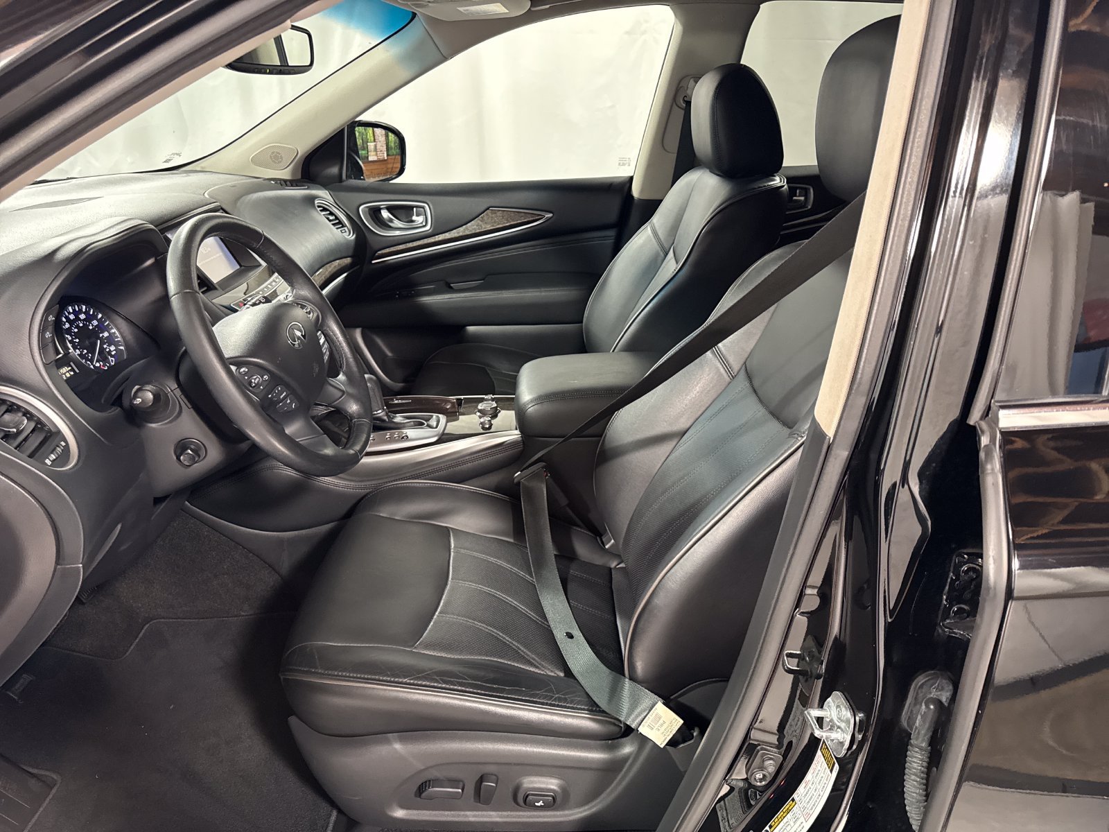 Used 2015 INFINITI QX60 Luxe w/ Premium Plus Package AWD/4WD image 3