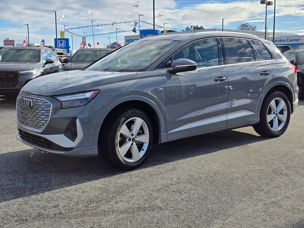 Used 2023 Audi Q4 e-tron Premium w/ Convenience Package image 2