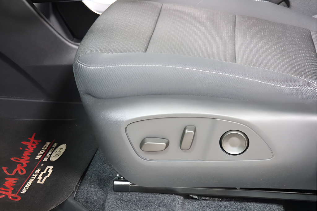 New 2027 Chevrolet Traverse LT w/ Driver Confidence Package FWD image 19