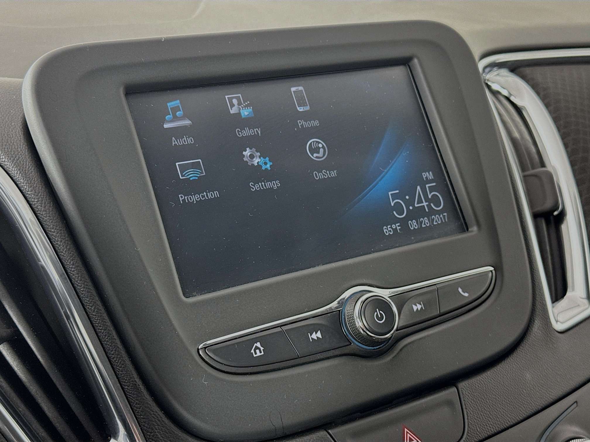 Used 2017 Chevrolet Malibu LT FWD image 13